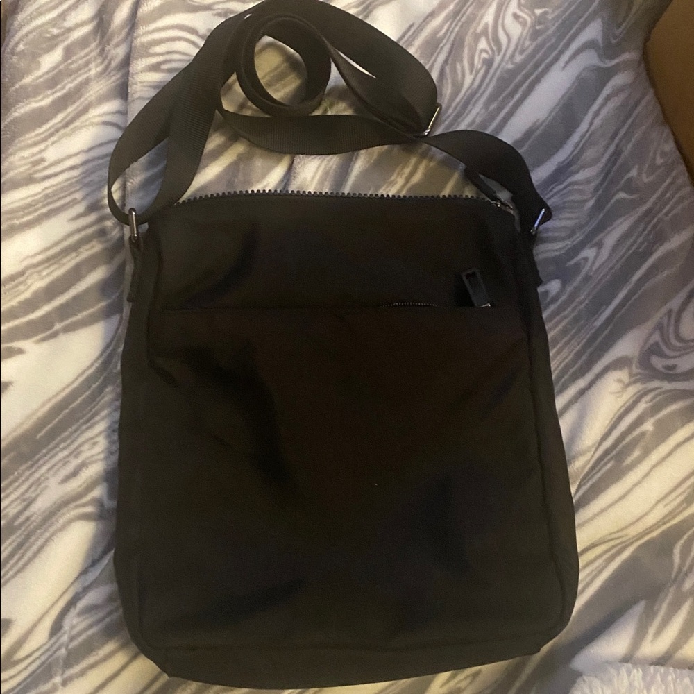 Classic Black Crossbody Bag - 32 Degrees